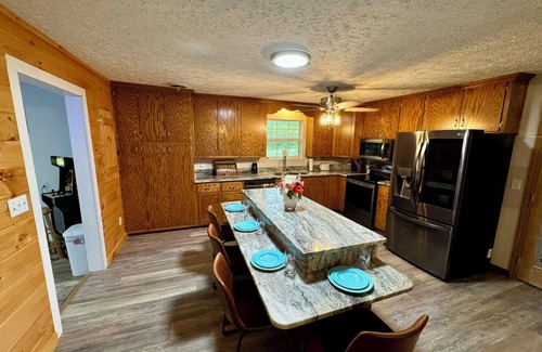 Sevierville Cabaña | Beautiful and cozy 2bedroom 2bath in Sevierville with Hot Tub