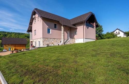 Smoljanac Apartamento | Beautiful and relaxing studio apartment near Plitvice Lakes.