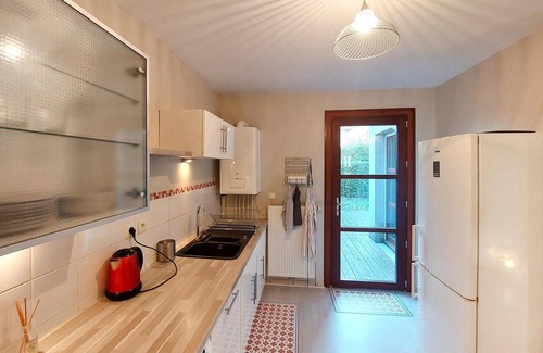 La Grand-Croix Apartamento | Beautiful and modern apartment with a large window front.