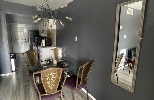 Spring Branch Central Apartamento | Beautiful and peaceful place right next to the mall!