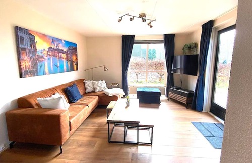Ewijk Casa | Beautiful and Peaceful Villa Lakehouse | Danny Danau