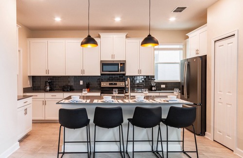Four Corners Casa | Beautiful and Spacious 5 Bed Pool Home-700SS
