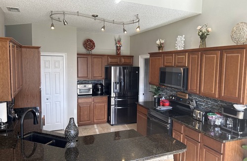 Poinciana Casa | Beautiful and Spaces 5 Bedroom Home Close to Disney