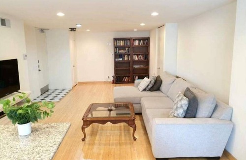 Westwood Apartamento | Beautiful and Spacious Condo- Close to UCLA
