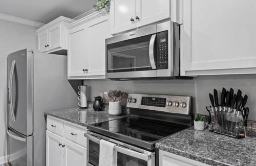 Enterprise Casa | Beautiful and Spacious 3 BR/2BA with KING bed