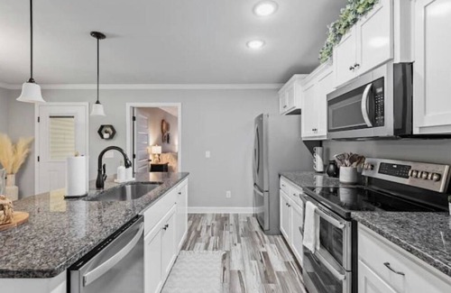 Enterprise Casa | Beautiful and Spacious 3 BR/2BA with KING bed