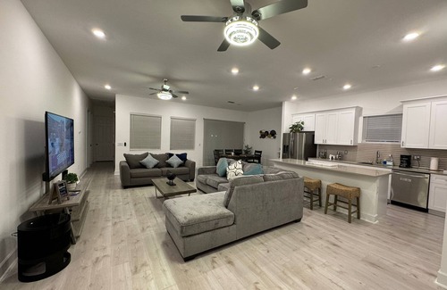 Trafalgar Village Casa | luxurious and spacious brand new house in kissimmee Fl, 20 minutes from Disney