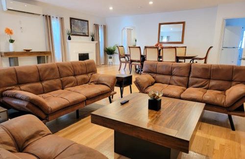 Pico - Robertson Casa | Beautiful and spacious 2 bedroom home in an excellent location near LACMA Acadamy Awards Museum Peterson Museum and more