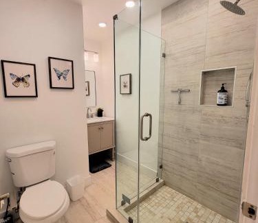 Pico - Robertson Casa | Beautiful and spacious 2 bedroom home in an excellent location near LACMA Acadamy Awards Museum Peterson Museum and more