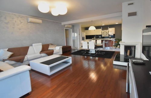 Znjan Apartamento | Beautiful and spacious penthouse with big terrace with sea view!