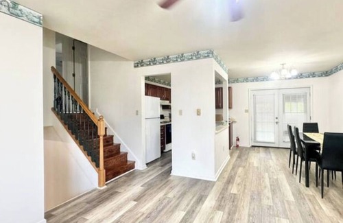 Mechanicsville Casa | Beautiful and spacious 4-bedroom home in Danville, with WiFi and AC.