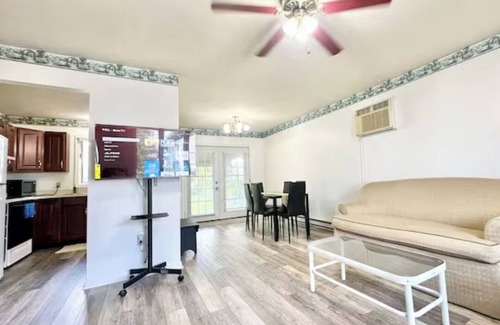 Mechanicsville Casa | Beautiful and spacious 4-bedroom home in Danville, with WiFi and AC.