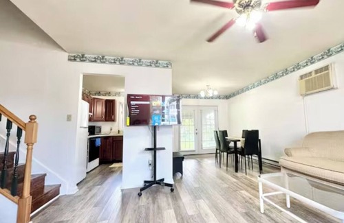 Mechanicsville Casa | Beautiful and spacious 4-bedroom home in Danville, with WiFi and AC.
