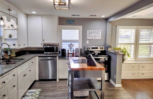 Merriam Casa | Beautiful and Spacious 1908 Modern Farmhouse