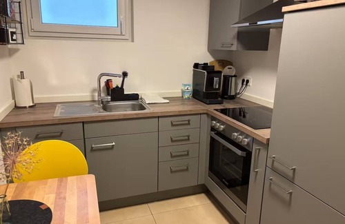Frankfurt am Main Nord-Ost Apartamento | Beautiful apartment with private access in a quiet location with good transport links