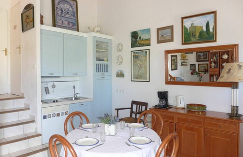 La Rouviere Apartamento | Bonito apartamento para 4 personas con piscina, WIFI, TV, terraza, mascotas permitida y aparcamiento