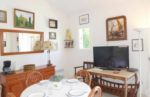 La Rouviere Apartamento | Bonito apartamento para 4 personas con piscina, WIFI, TV, terraza, mascotas permitida y aparcamiento