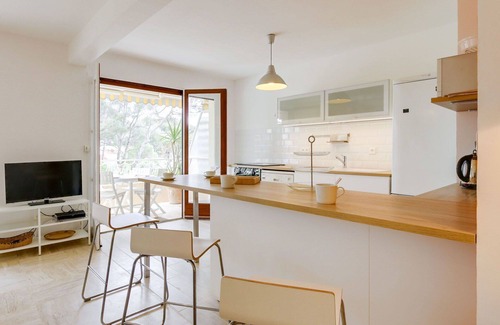 Sanary-sur-Mer Apartamento | Acogedor apartamento para 6 personas con WIFI, TV, terraza y aparcamiento