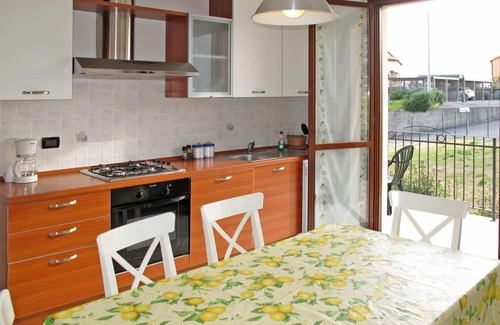 Cipressa Apartamento | Acogedor apartamento para 6 personas con WIFI, TV, balcón, mascotas permitida y aparcamiento