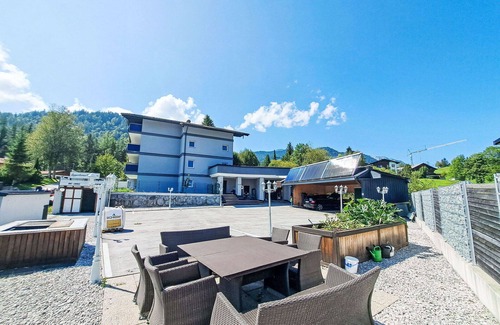 Steinberg am Rofan Apartamento | Beautiful apartment for 20 guests with WIFI, patio, pets allowed and parking
