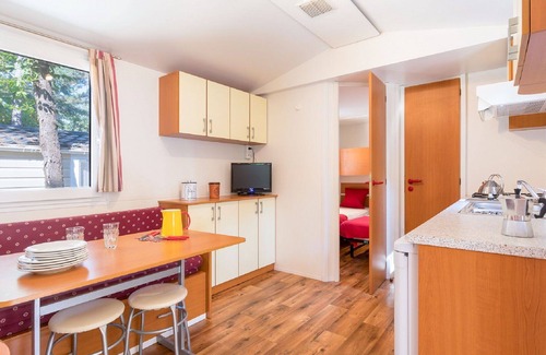 Duino-Aurisina Casa | Acogedor apartamento en villa para 4 personas con WIFI, A/C, piscina, TV, terraza y aparcamiento