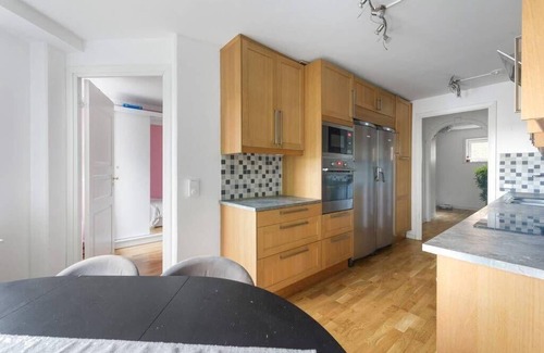 Norsborg Apartamento | Beautiful apartment close to metro station, shops and amazing nature.