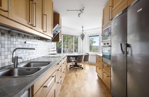Norsborg Apartamento | Beautiful apartment close to metro station, shops and amazing nature.