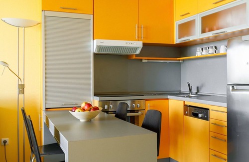 Balatonoszod Apartamento | Acogedor apartamento para 6 personas con TV, balcón y aparcamiento