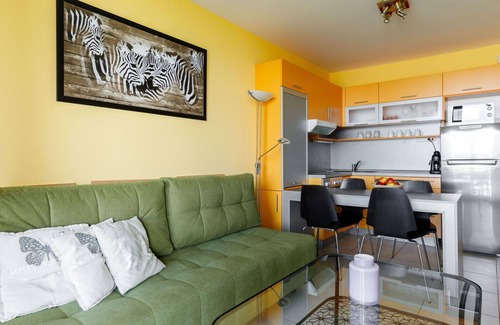 Balatonoszod Apartamento | Acogedor apartamento para 6 personas con TV, balcón y aparcamiento