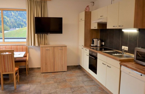 Sankt Anton am Arlberg Villa | Apartamento en villa con WIFI, TV, balcón, mascotas permitida, vista panorámica, aparcamiento
