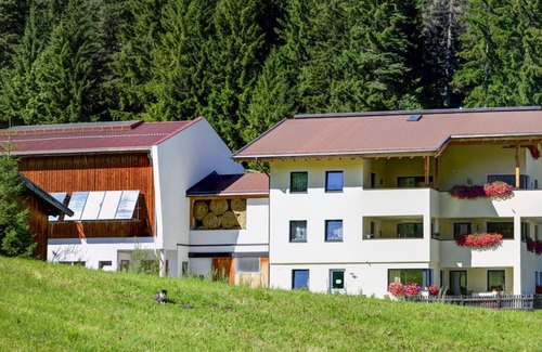 Sankt Anton am Arlberg Villa | Apartamento en villa con WIFI, TV, balcón, mascotas permitida, vista panorámica, aparcamiento
