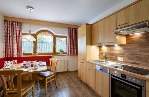 Niederau Apartamento | Hermoso apartamento para 8 personas con WIFI, TV, balcón y aparcamiento
