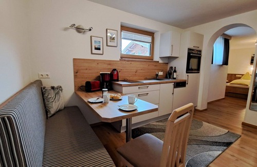 Niederau Apartamento | Hermoso apartamento para 8 personas con WIFI, TV, balcón y aparcamiento