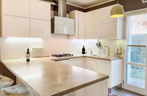 Bernareggio Apartamento | Beautiful apartment for 6 people with A/C, pool, WIFI, TV, pets allowed and parking