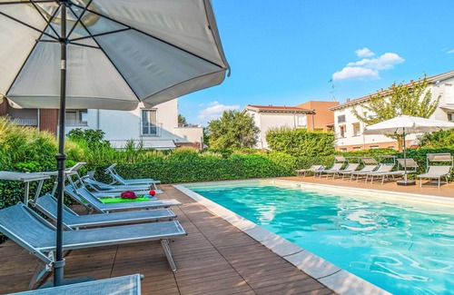 Bernareggio Apartamento | Beautiful apartment for 6 people with A/C, pool, WIFI, TV, pets allowed and parking