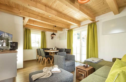 Altaussee Casa | Beautiful apartment in villa for 4 guests with WIFI, TV, terrace, pets allowed and parking