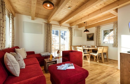 Altaussee Casa | Beautiful apartment in villa for 4 guests with WIFI, TV, terrace, pets allowed and parking