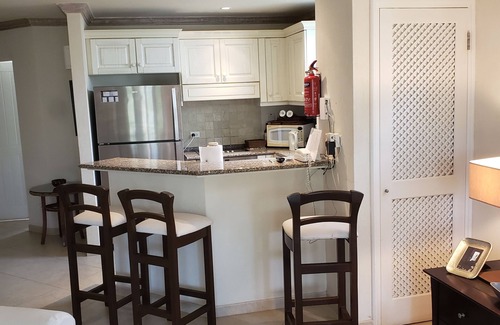 Sugar Hill Apartamento | Beautiful apartment overlooking fabulous landscaped gardens and pools.