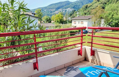 Caslano Apartamento | Hermoso apartamento para 4 personas con WIFI, piscina, TV, balcón, vista panorámica y aparcamiento