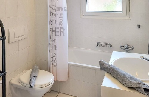 Caslano Apartamento | Hermoso apartamento para 4 personas con WIFI, piscina, TV, balcón, vista panorámica y aparcamiento