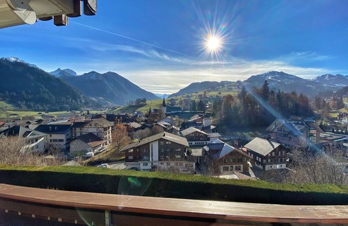 Zweisimmen Apartamento | Bonito apartamento para 7 personas con WIFI, balcón y aparcamiento