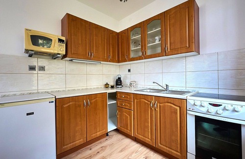 Liberec Apartamento | Acogedor apartamento para 4 personas con WIFI, TV, terraza y aparcamiento