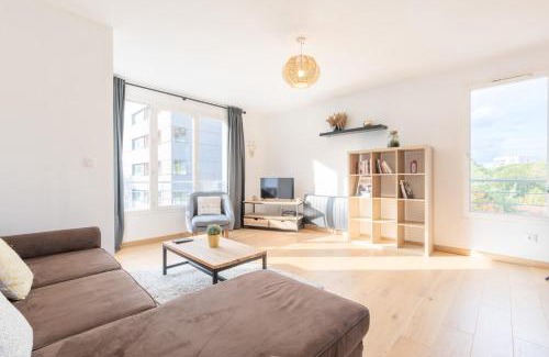 Saint-Maurice Pellevoisin Apartamento | Beautiful apartment equipped near train parking
