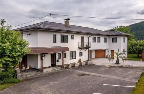 Feldkirchen in Kaernten Apartamento | Acogedor apartamento para 6 personas con WIFI, TV, balcón y aparcamiento