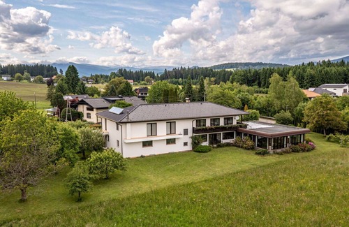 Feldkirchen in Kaernten Apartamento | Acogedor apartamento para 6 personas con WIFI, TV, balcón y aparcamiento