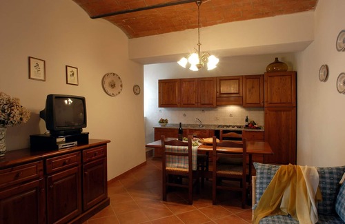Montaione Apartamento | Apartamento con WIFI, piscina, A/C, TV, mascotas permitida, aparcamiento, cerca de San Gimignano