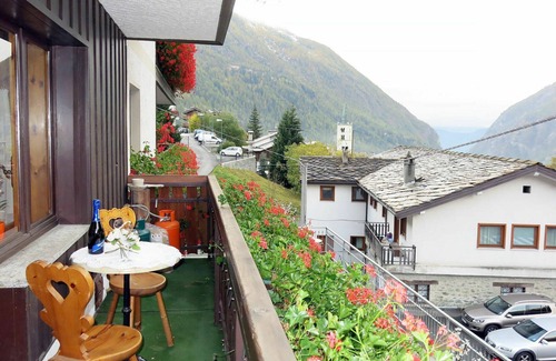 Valtournenche Apartamento | Acogedor apartamento para 4 personas con WIFI, TV, terraza, mascotas permitida y aparcamiento