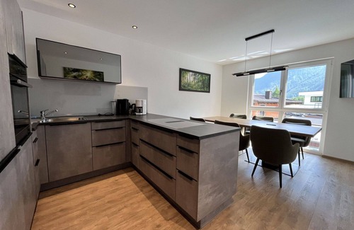 Laengenfeld Apartamento | Acogedor apartamento para 8 personas con bañera de hidromasaje, WIFI, TV, balcón y aparcamiento