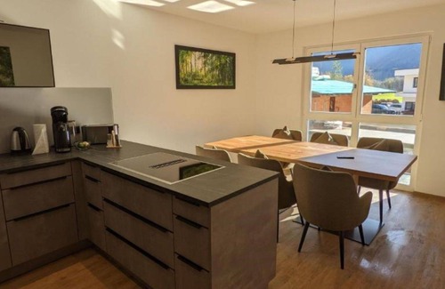 Laengenfeld Apartamento | Acogedor apartamento para 8 personas con bañera de hidromasaje, WIFI, TV, balcón y aparcamiento
