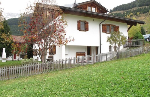 Tujetsch Apartamento | Precioso apartamento para 5 personas con balcón y aparcamiento